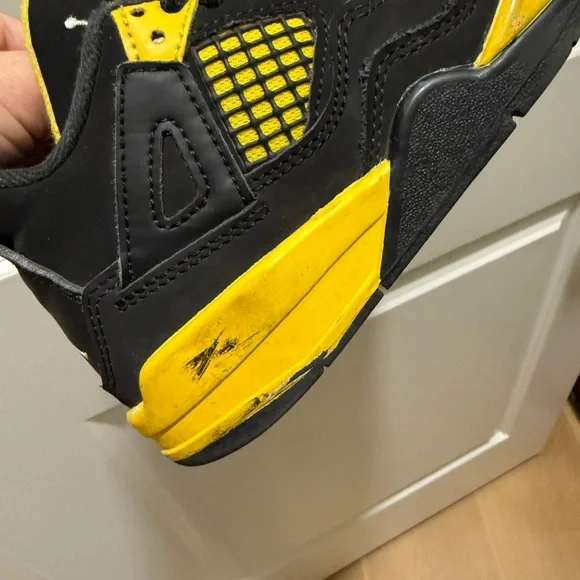 Toddler Jordans 4s Black and Yellow - Picture 4 of 5